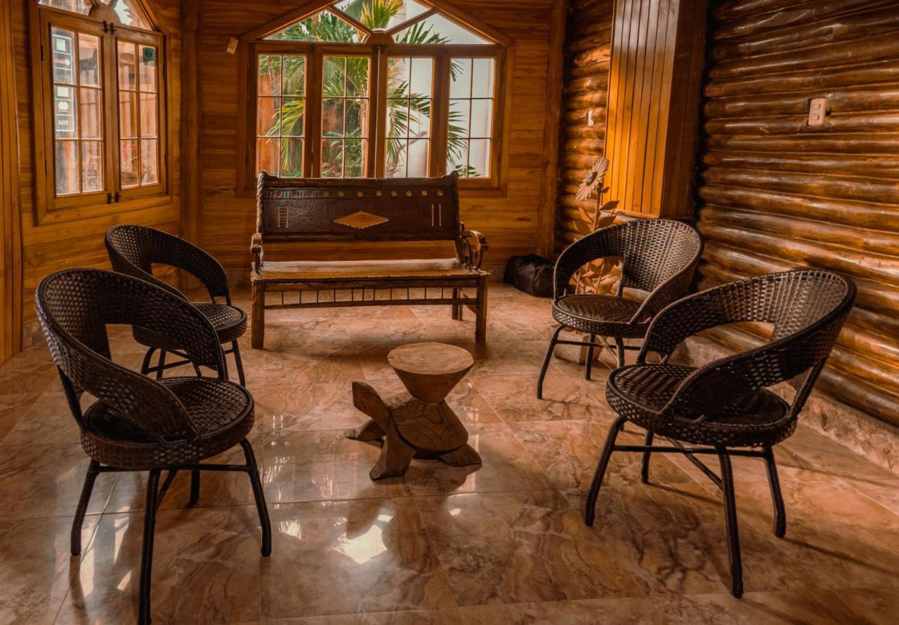 Hostal Poseidon Пуэрто-Кайо Экстерьер фото