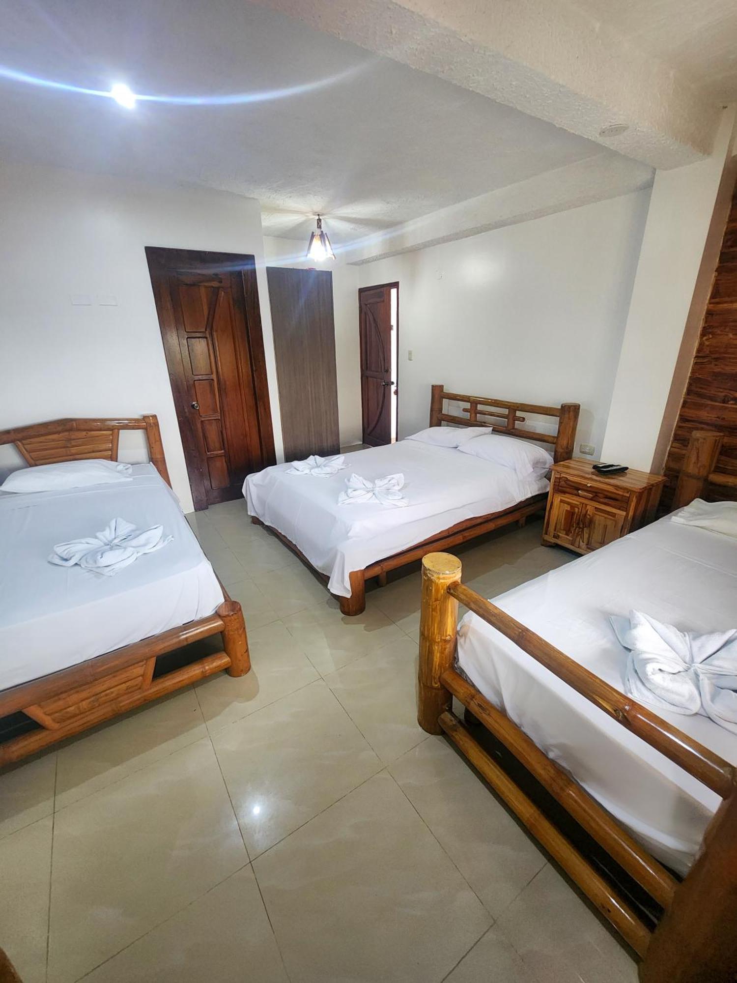 Hostal Poseidon Пуэрто-Кайо Экстерьер фото