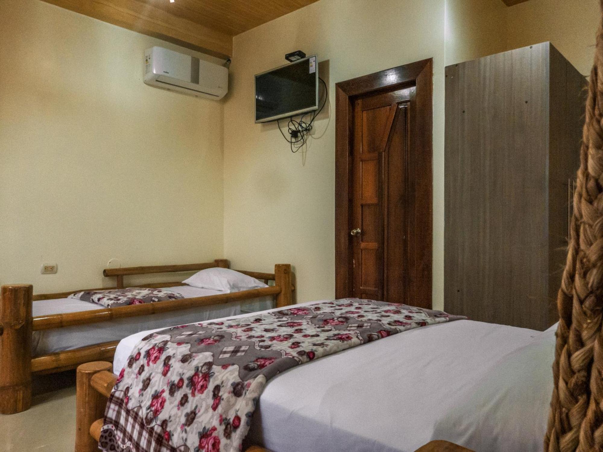 Hostal Poseidon Пуэрто-Кайо Экстерьер фото