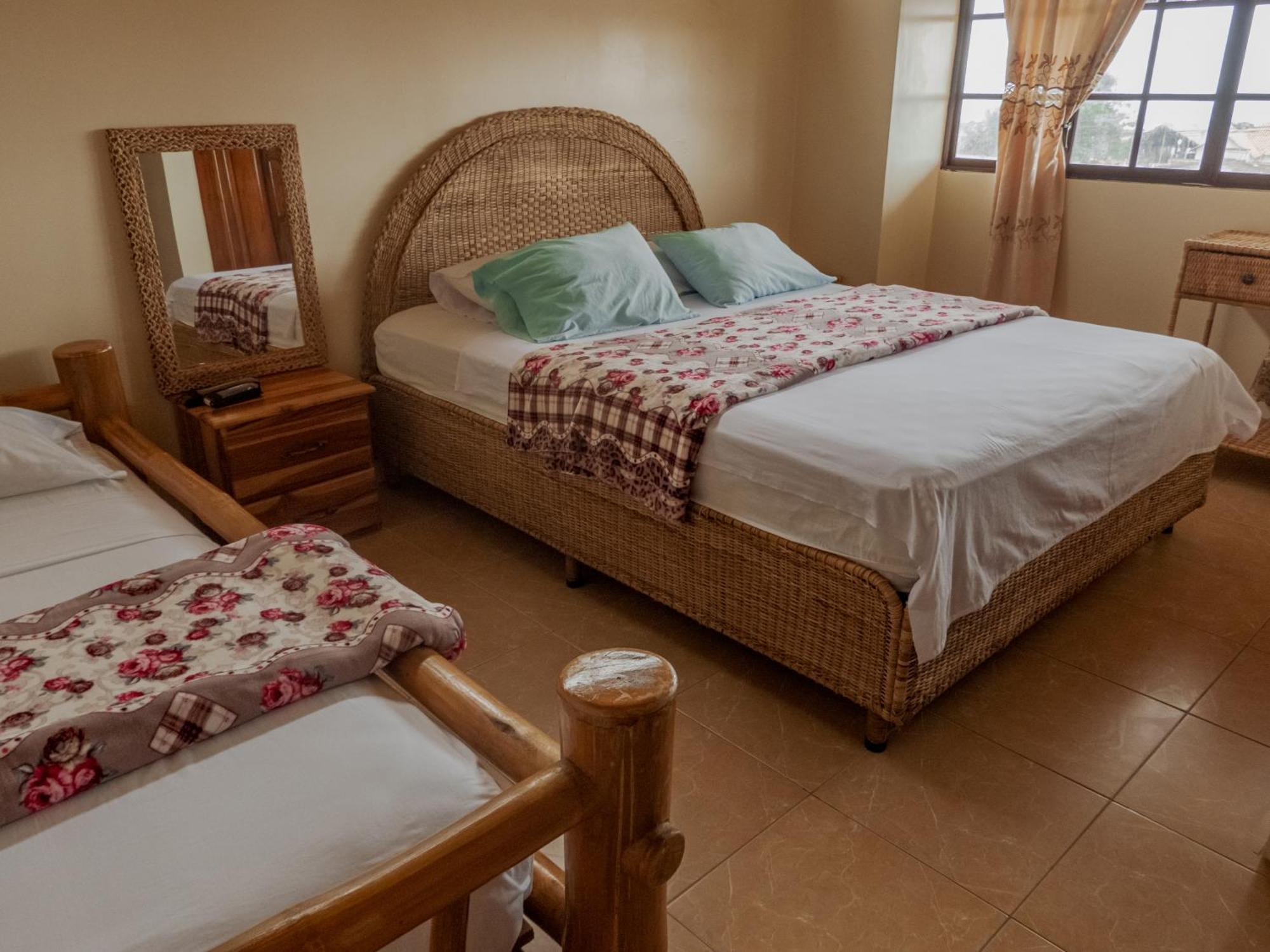 Hostal Poseidon Пуэрто-Кайо Экстерьер фото