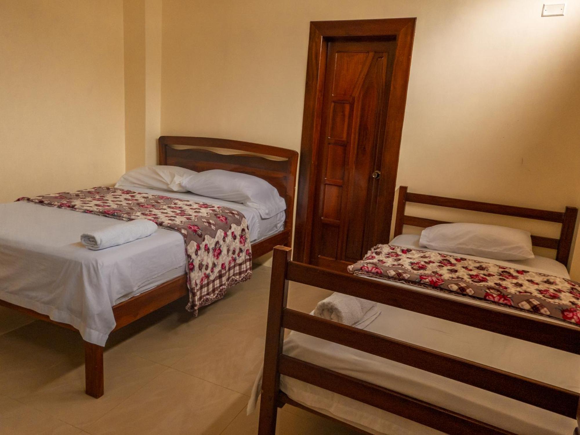 Hostal Poseidon Пуэрто-Кайо Экстерьер фото