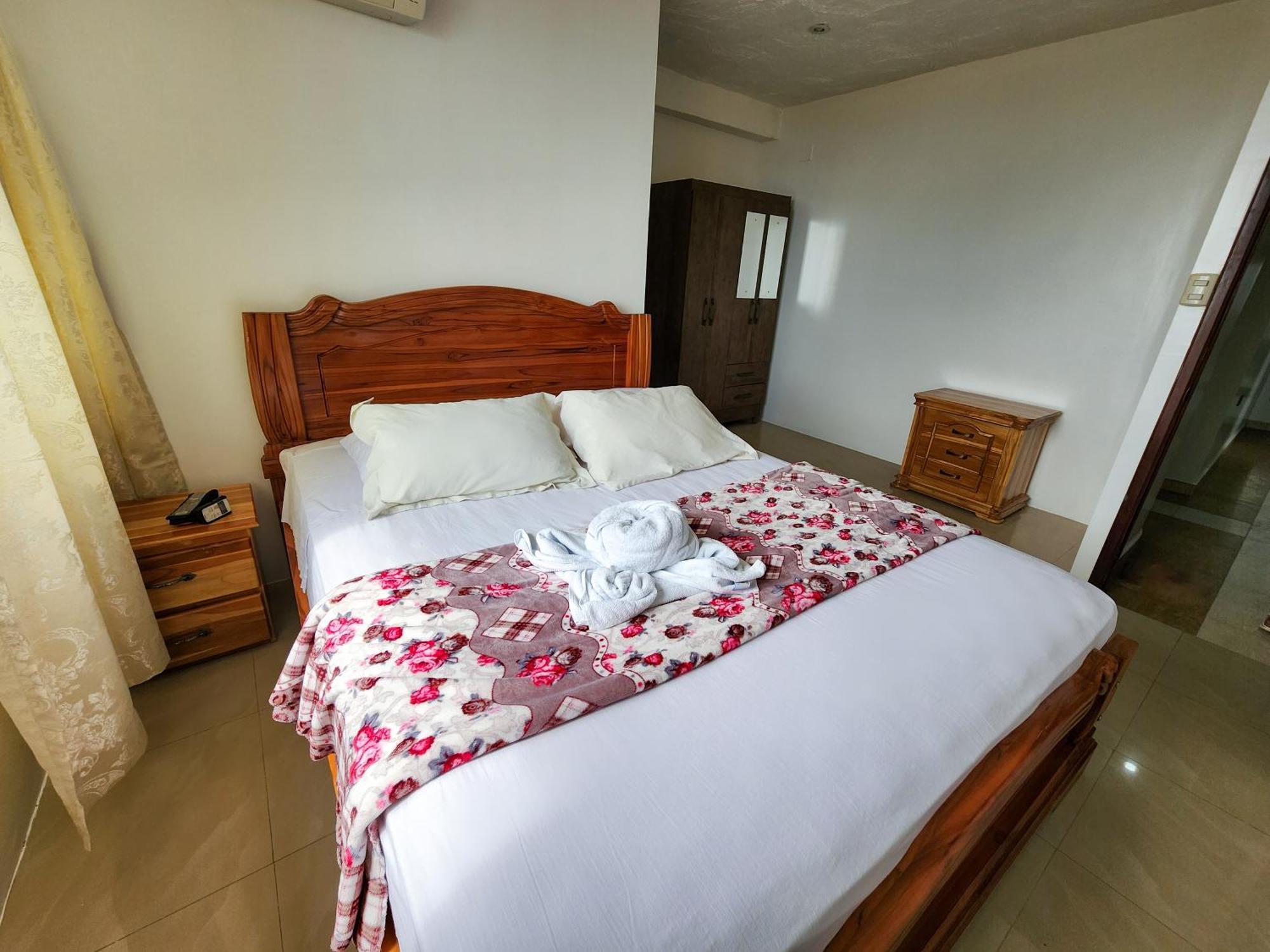Hostal Poseidon Пуэрто-Кайо Экстерьер фото
