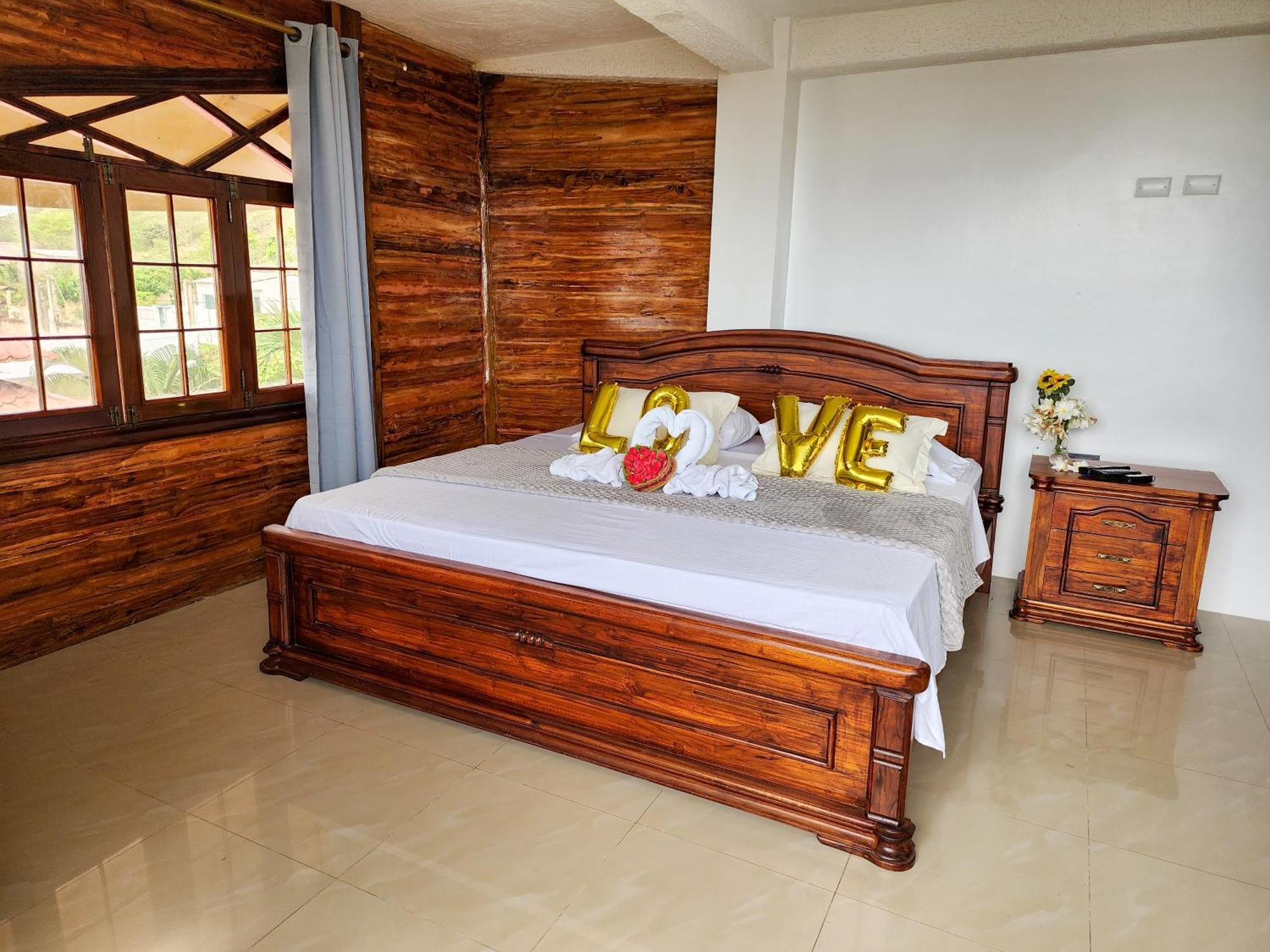 Hostal Poseidon Пуэрто-Кайо Экстерьер фото